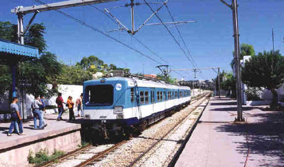 078 Le nouveau TGM en gare de Salambo.jpg (38185 bytes)