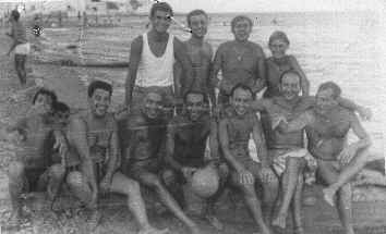 UNE BANDE DE JOYEUX LURONS.jpg (85197 bytes)