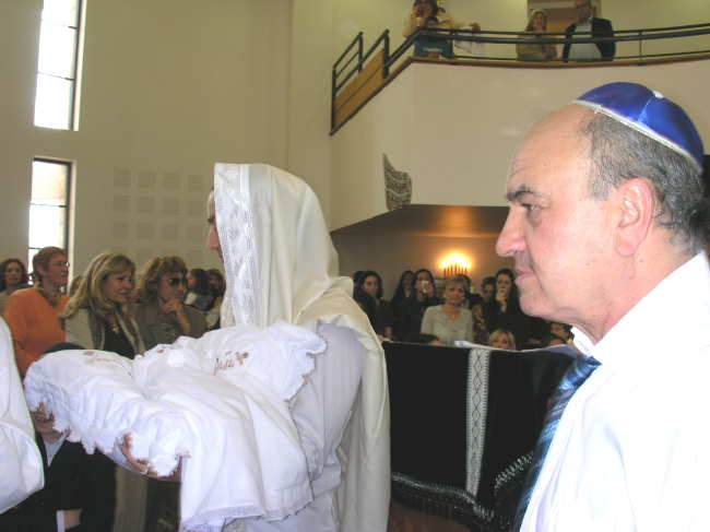  DANS LES BRAS DE SON PERE