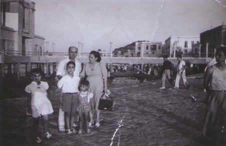 Ma famille  la jete.jpg (27207 bytes)