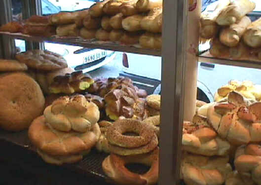 bread2.jpg (51021 bytes)