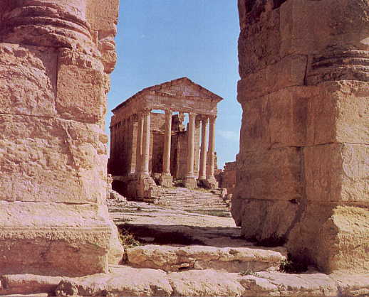 dougga1.jpg (37722 bytes)