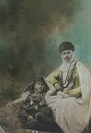 hennaparentsrobaire.jpg (57188 bytes)