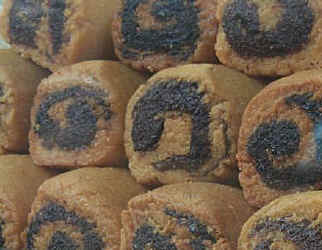 pmakrouds.JPG (34347 bytes)