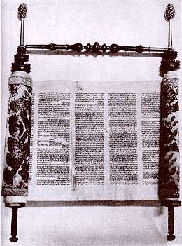 torah5.jpg (22955 bytes)