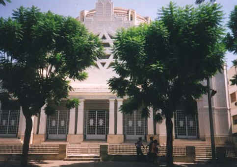 La Grande Synagogue Avenue de Paris a TUNIS.jpg (41299 bytes)